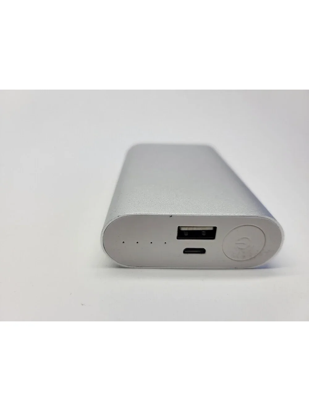Cynthia Rowley 6000mAh Rechargeable Battery Power Bank - Silver